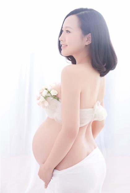 组图：潘长江女儿潘阳唯美孕照首曝光