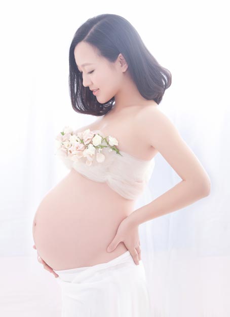 组图：潘长江女儿潘阳唯美孕照首曝光