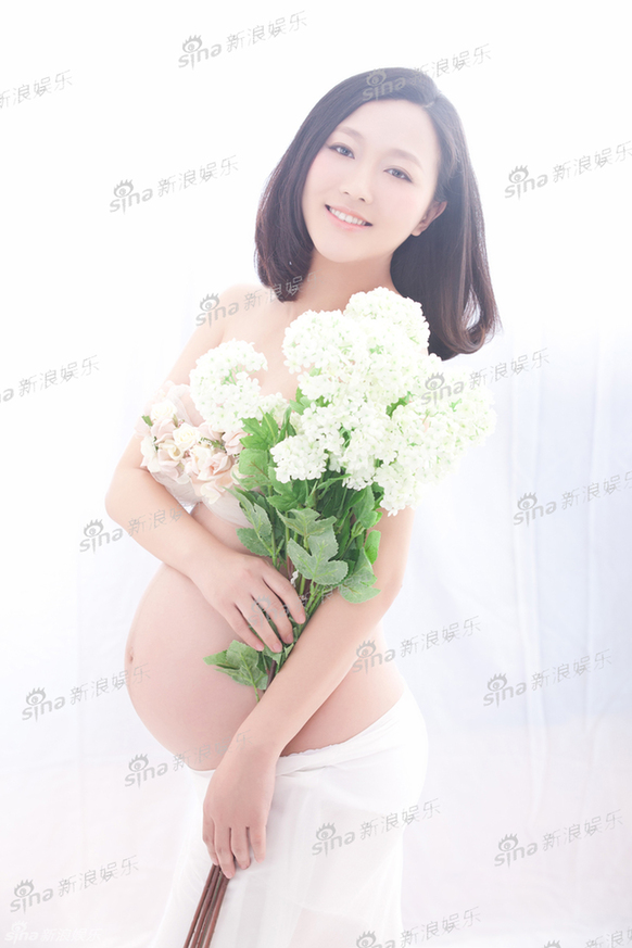 组图：潘长江女儿潘阳唯美孕照首曝光