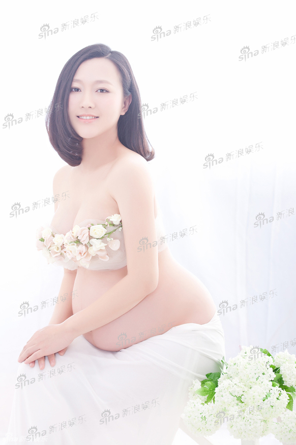 组图：潘长江女儿潘阳唯美孕照首曝光