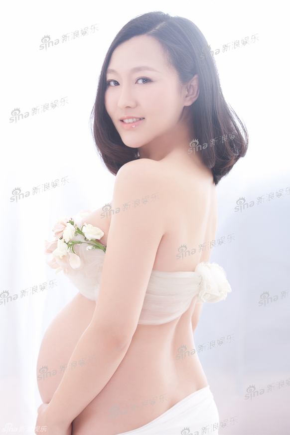 组图：潘长江女儿潘阳唯美孕照首曝光