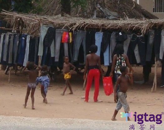 留学生在非洲:女性很开放 河边洗澡不穿衣(组图