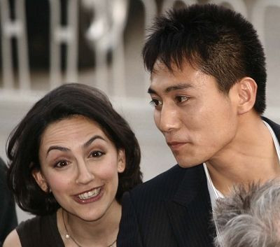 男艺人爱洋妞：细数华人男星的外籍妻