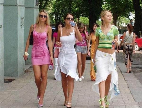 俄罗斯美女为何吸引中国男人：性格豪爽 婚前风流