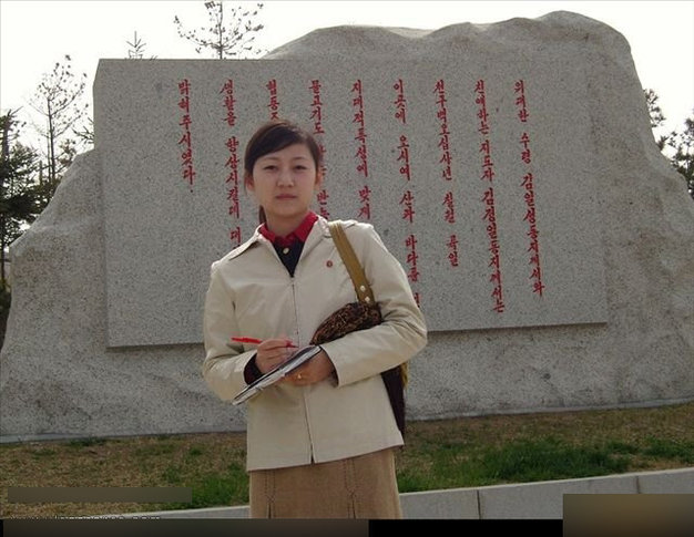 图揭朝鲜女导游的别样风情