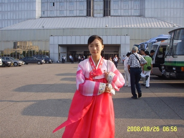 图揭朝鲜女导游的别样风情