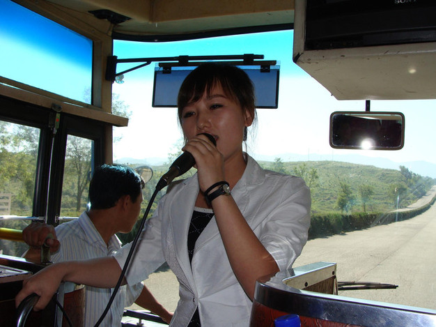 图揭朝鲜女导游的别样风情