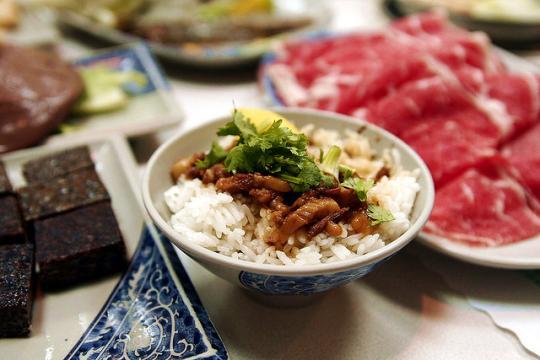 台式卤肉饭：一碗浓郁的台湾古早味