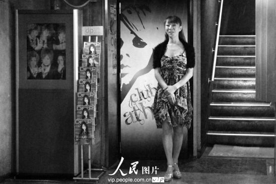 妖艳的日本人妖！纸醉灯谜下的生活