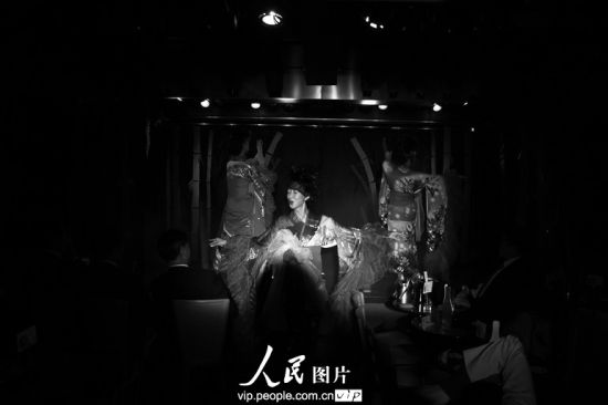 妖艳的日本人妖！纸醉灯谜下的生活