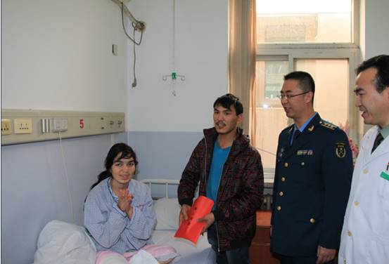 北京军区263医院为维吾尔族同胞献爱心