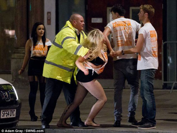 各国女大学生流行什么?美国流行找干爹