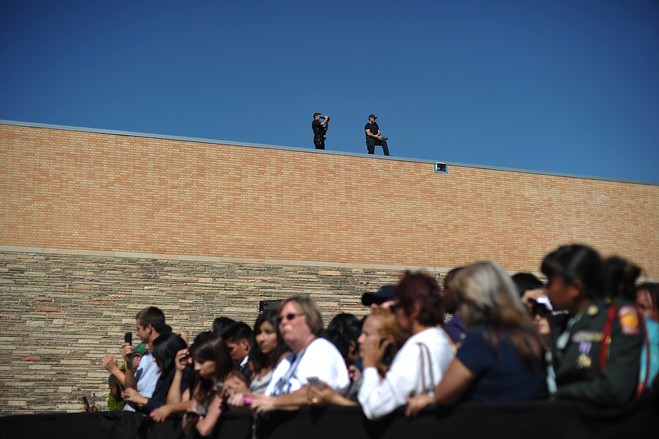 实拍美国总统身边的“黑衣人”