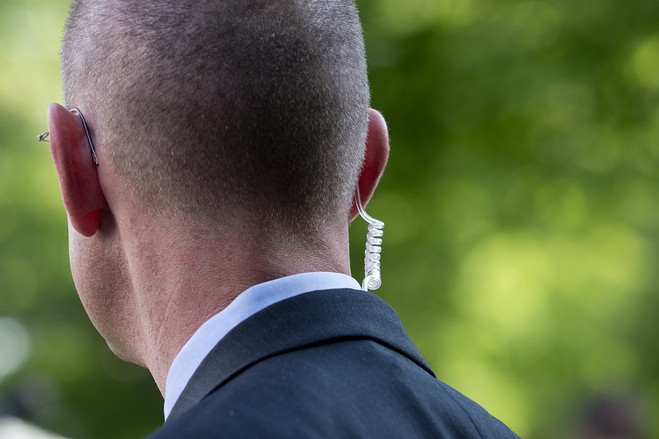 实拍美国总统身边的“黑衣人”