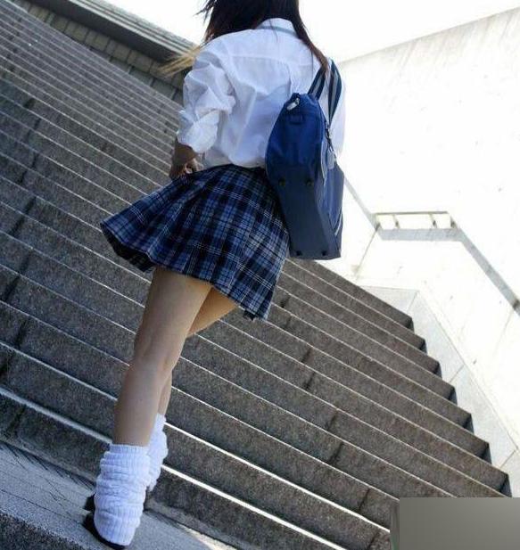 组图实拍日本女生校服照