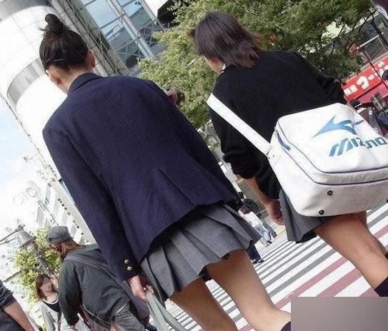 组图：实拍日本女生校服照