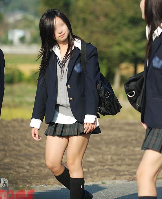 组图：实拍日本女生校服照