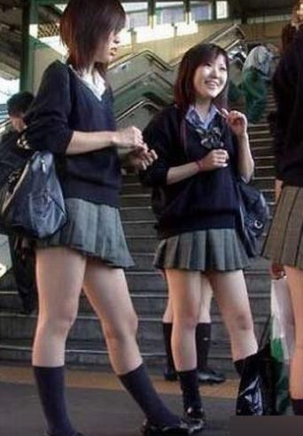 组图：实拍日本女生校服照