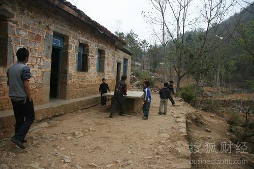 中美穷人生活对比 图片直观展示悬殊差距