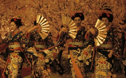 日本另类食文化 人体寿司宴一顿超100万(图)