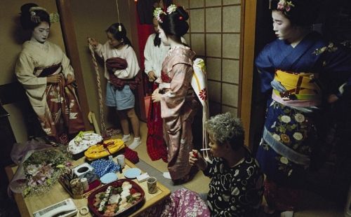 日本另类食文化 人体寿司宴一顿超100万(图)