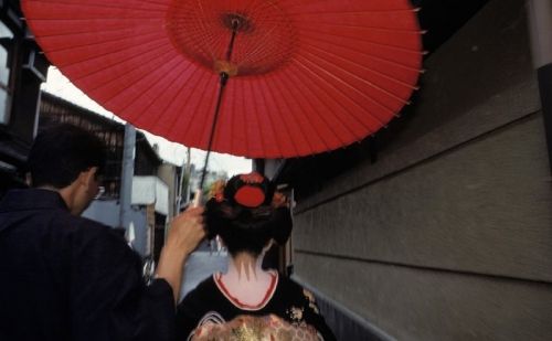 日本另类食文化 人体寿司宴一顿超100万(图)