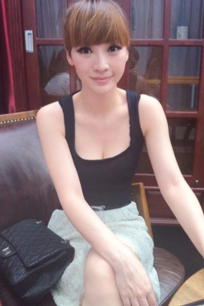 美女主播的大牌包 价格令人咋舌