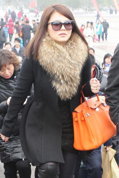 美女主播的大牌包 价格令人咋舌