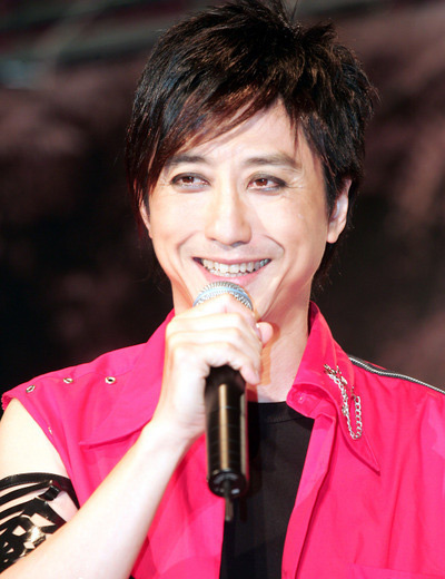黄晓明木村拓哉 中外男明星烟熏妆PK谁更妖艳