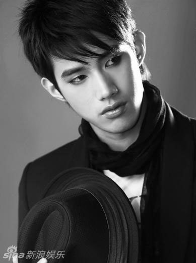 黄晓明木村拓哉 中外男明星烟熏妆PK谁更妖艳