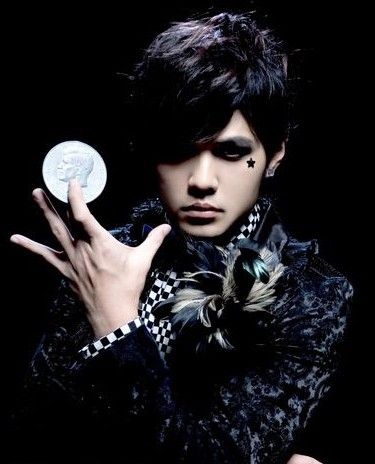 黄晓明木村拓哉 中外男明星烟熏妆PK谁更妖艳