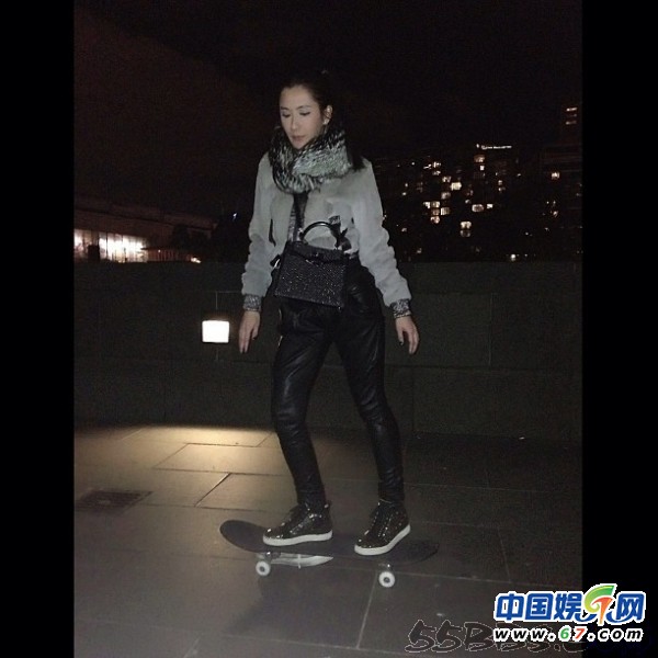 新加坡名媛炫富“爱马仕屋” 郭美美弱爆了