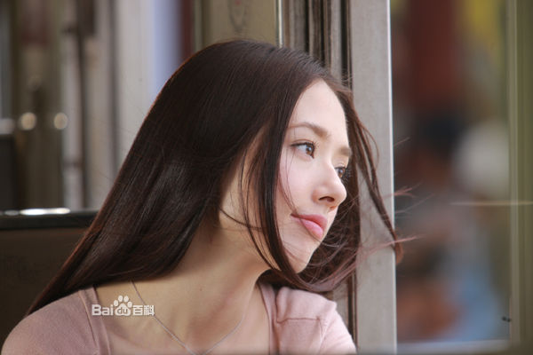 当红混血女星美貌气质大PK