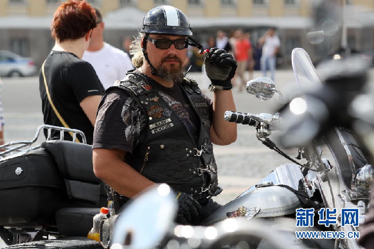 俄罗斯车迷庆祝哈雷戴维森摩托诞生110周年