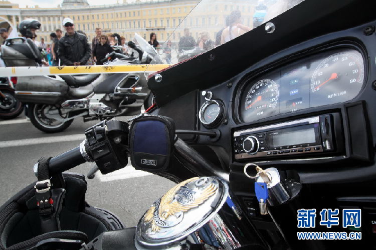 俄罗斯车迷庆祝哈雷戴维森摩托诞生110周年