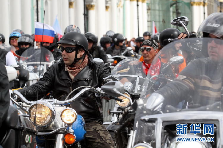 俄罗斯车迷庆祝哈雷戴维森摩托诞生110周年