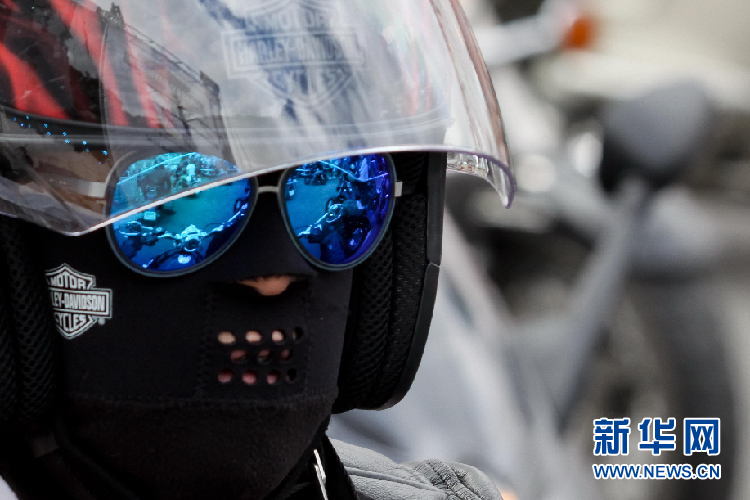 俄罗斯车迷庆祝哈雷戴维森摩托诞生110周年