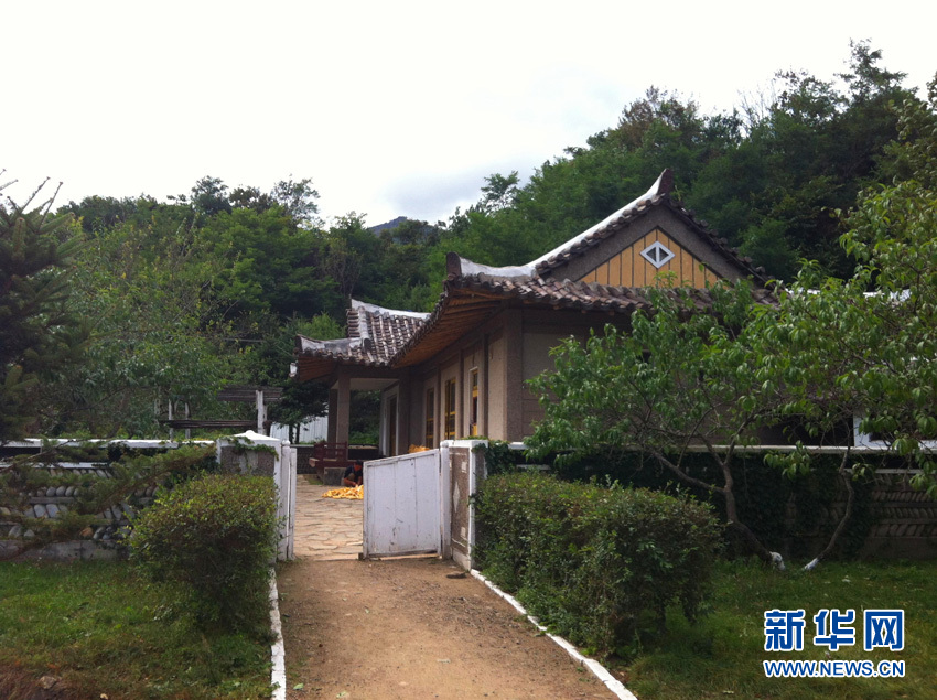 记者乘朝鲜火车 实拍当地民众日常生活
