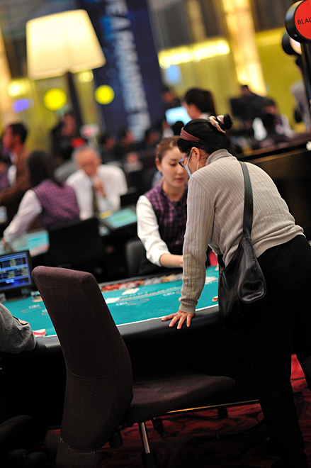 网友赴韩国偷拍首尔豪华赌场的内部场景