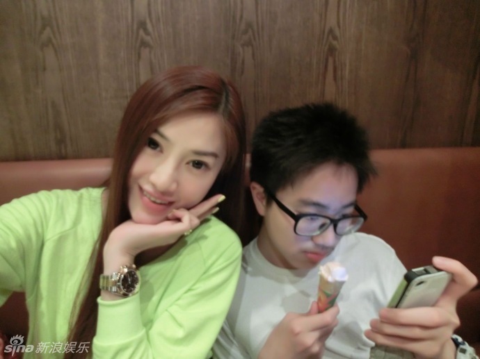 41岁辣妈身材赛少女 与儿子合照似姐弟惊呆网友