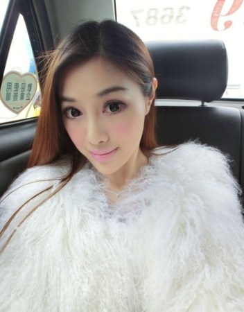 41岁辣妈身材赛少女 与儿子合照似姐弟惊呆网友