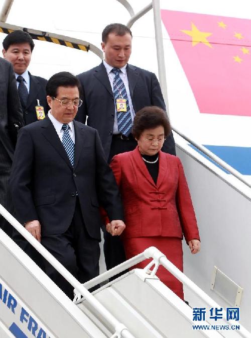 胡锦涛抵达法国出席二十国集团戛纳峰会