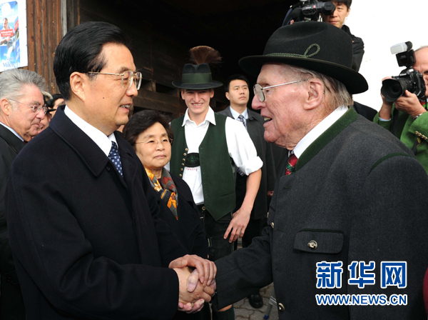 胡锦涛在奥地利参观家庭农庄