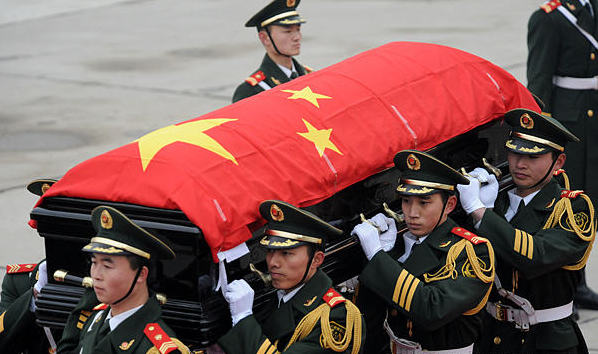 八位遇难中国维和警察灵柩抵达北京<BR>