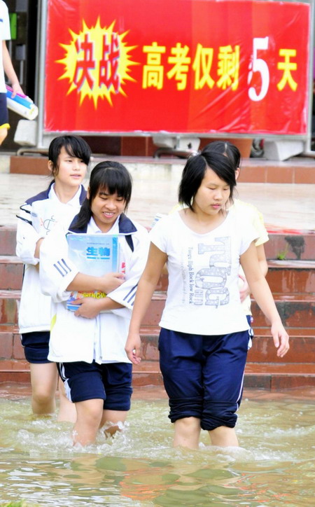 Students prepare for college entrance exam in flood-hit Guangxi