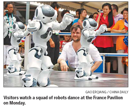20 robots show dance moves at France Pavilion