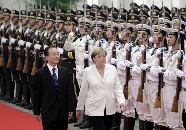 Chinese Premier, German Chancellor hold talks