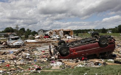 Ohio tornado kills 7, wrecks cop cars, graduation