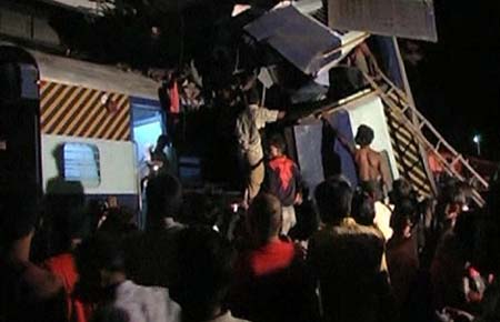 52 killed, 100 injured in trains collision in eastern India