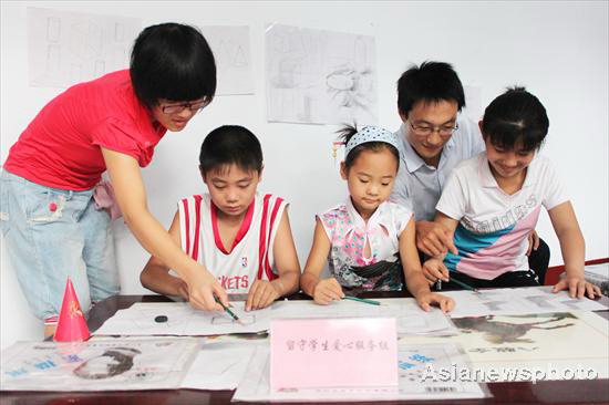 Volunteers brighten left-behindr children's summer
